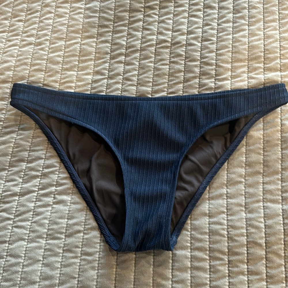 Like new! Zulu & Zephyr bikini bottoms - US size Medium